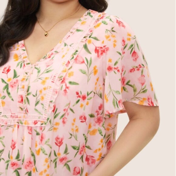 BloomChic Plus Size 3XL Chiffon Watercolor Floral Woven Ribbon Frill Trim Blouse - Picture 4 of 7